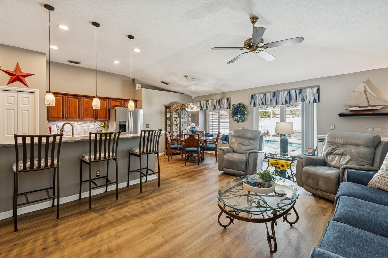 Listing photo id 7 for 3301 Black Gum Court