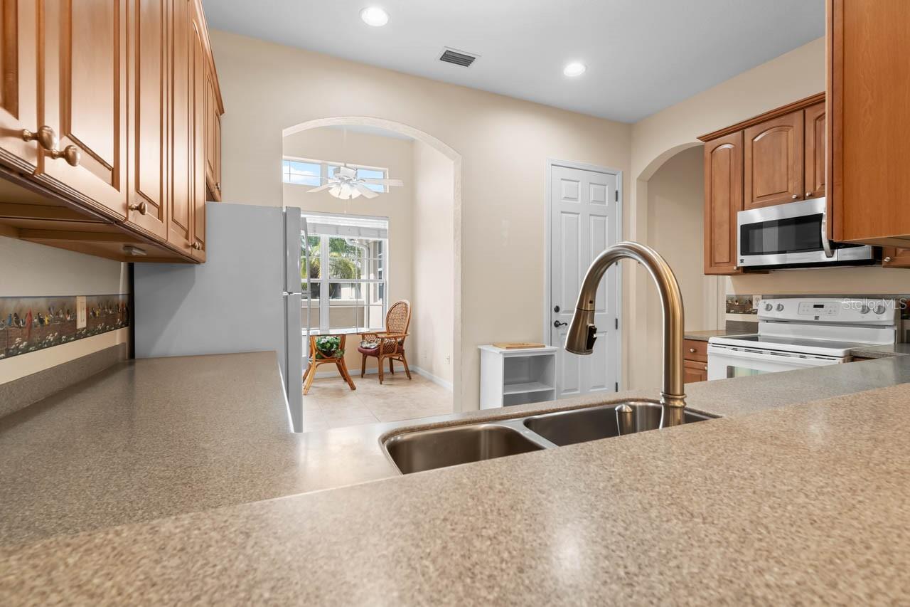 Image 8 of 22 For 1007 Chelsea Greens Court 36