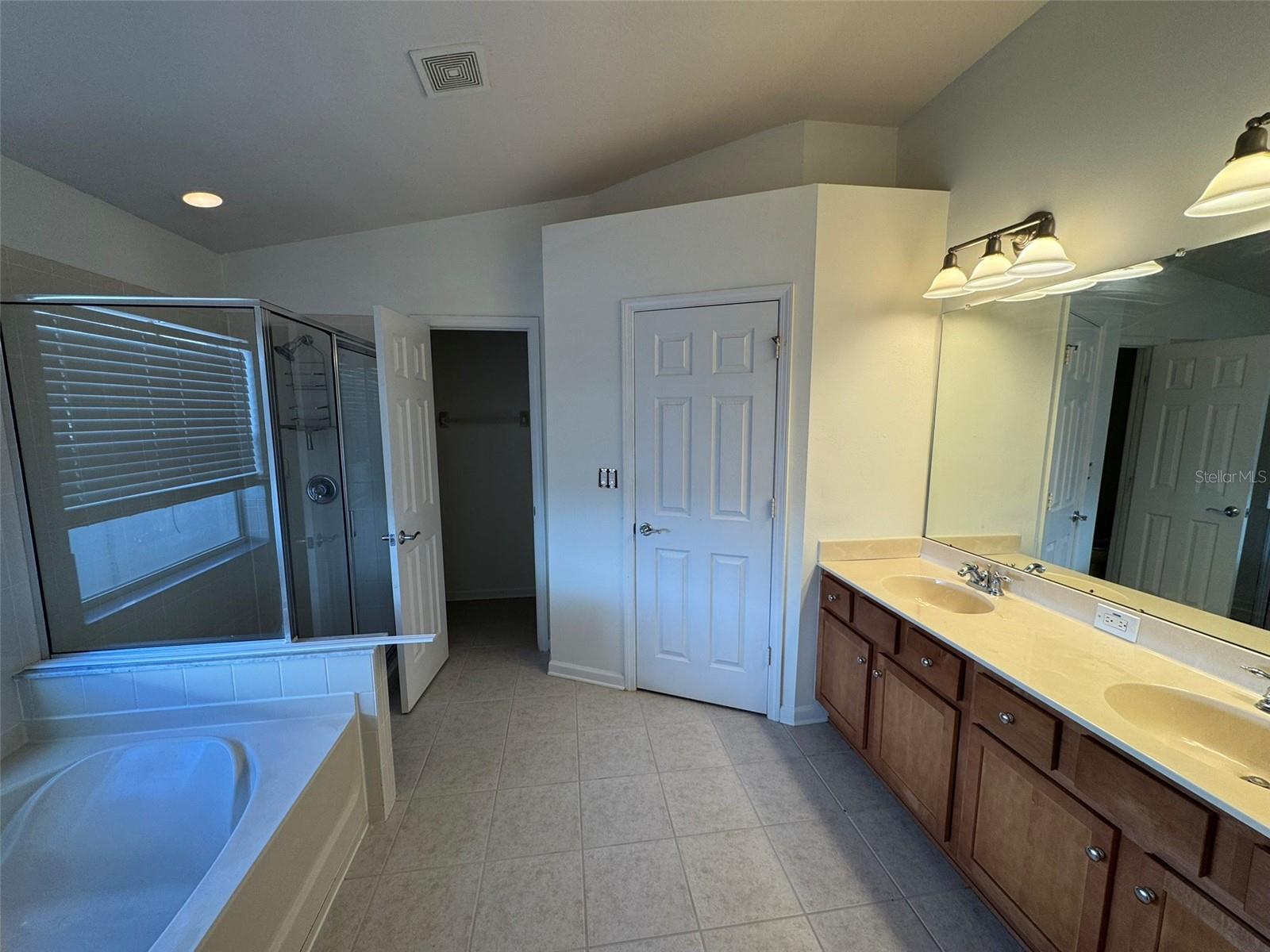 Image 13 of 17 For 635 White Flower Way