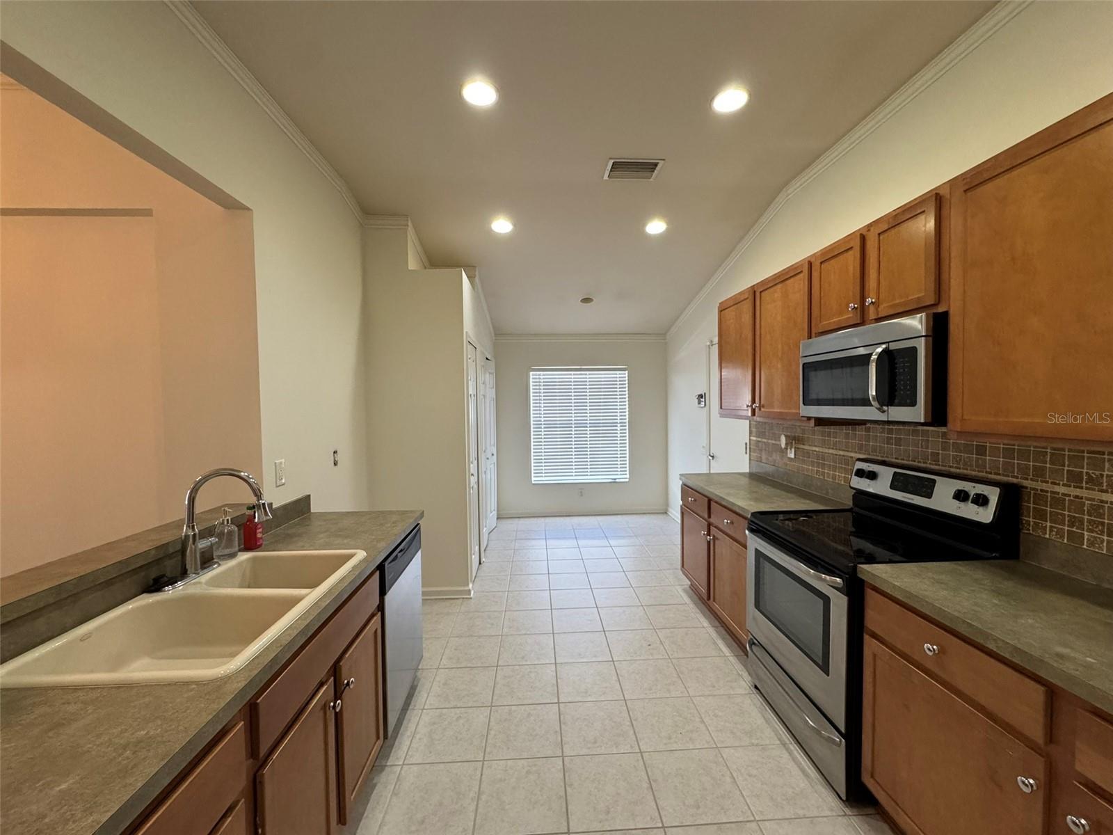 Image 5 of 17 For 635 White Flower Way