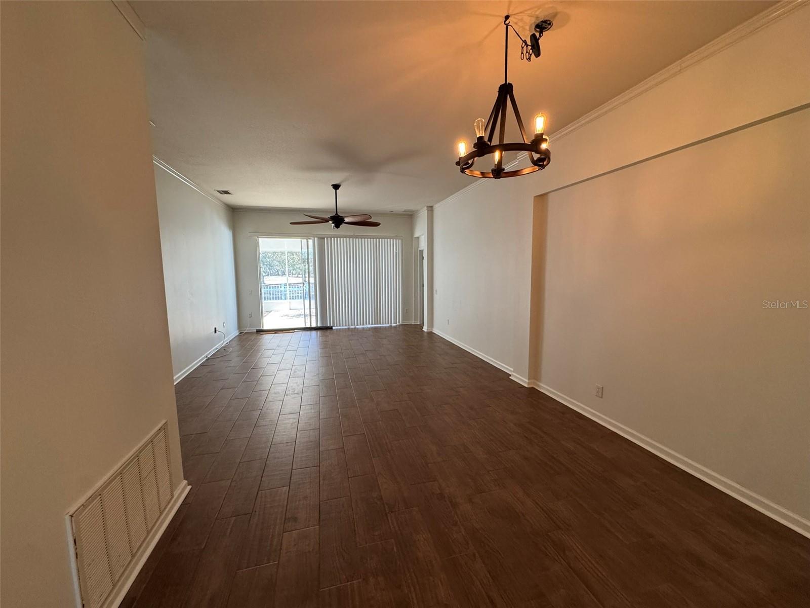 Image 6 of 17 For 635 White Flower Way