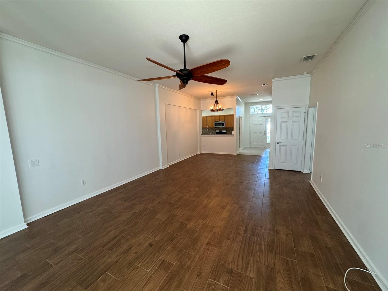 Image 7 of 17 For 635 White Flower Way