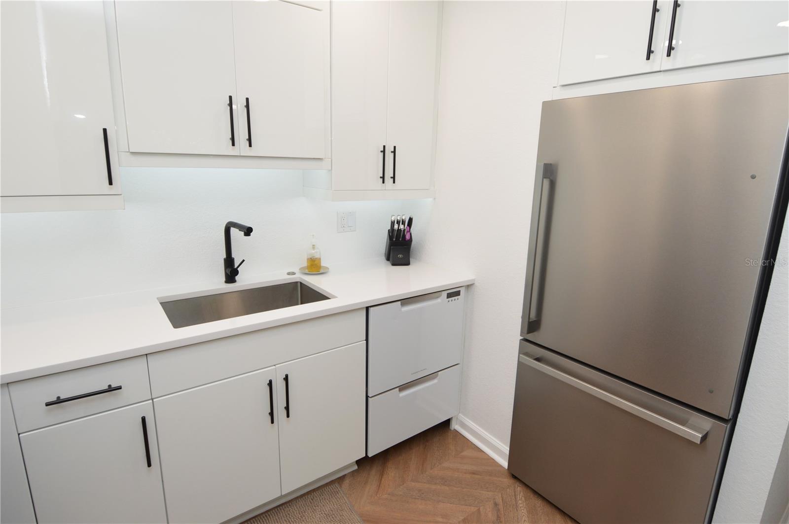 Image 13 of 100 For 5048 Beach Drive Se F