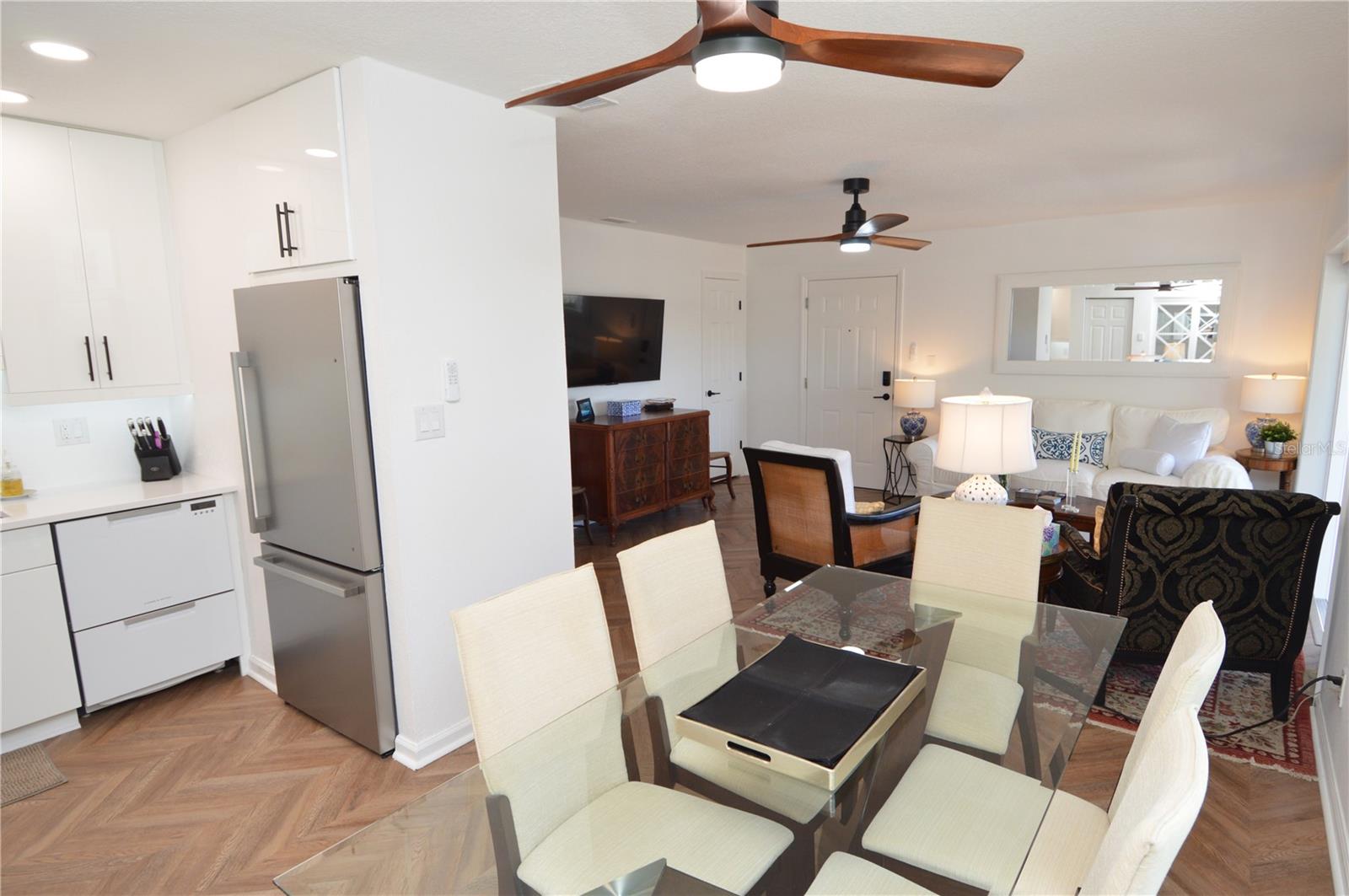 Image 16 of 100 For 5048 Beach Drive Se F