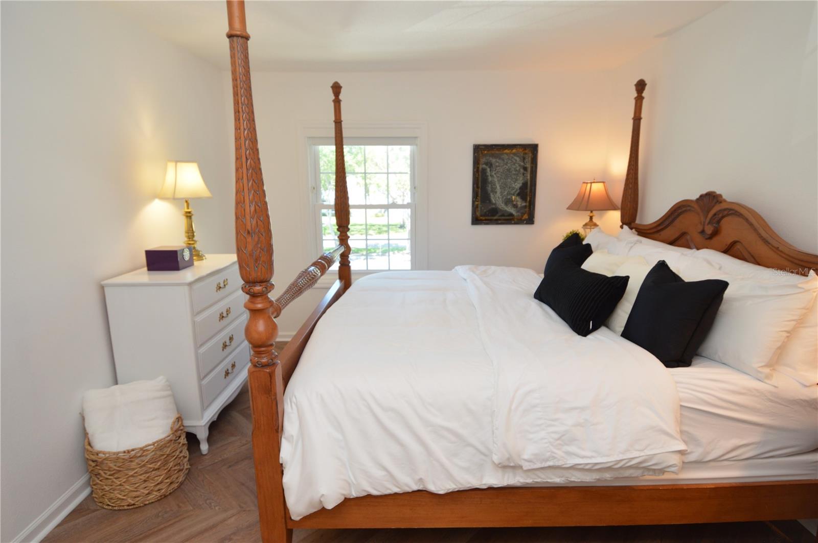 Image 24 of 100 For 5048 Beach Drive Se F