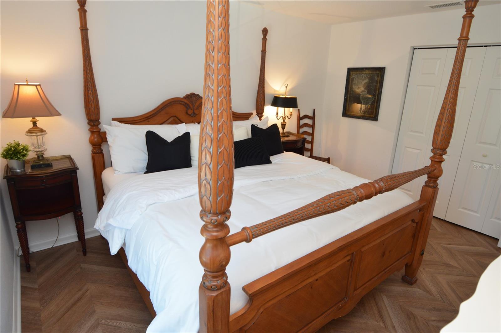 Image 26 of 100 For 5048 Beach Drive Se F