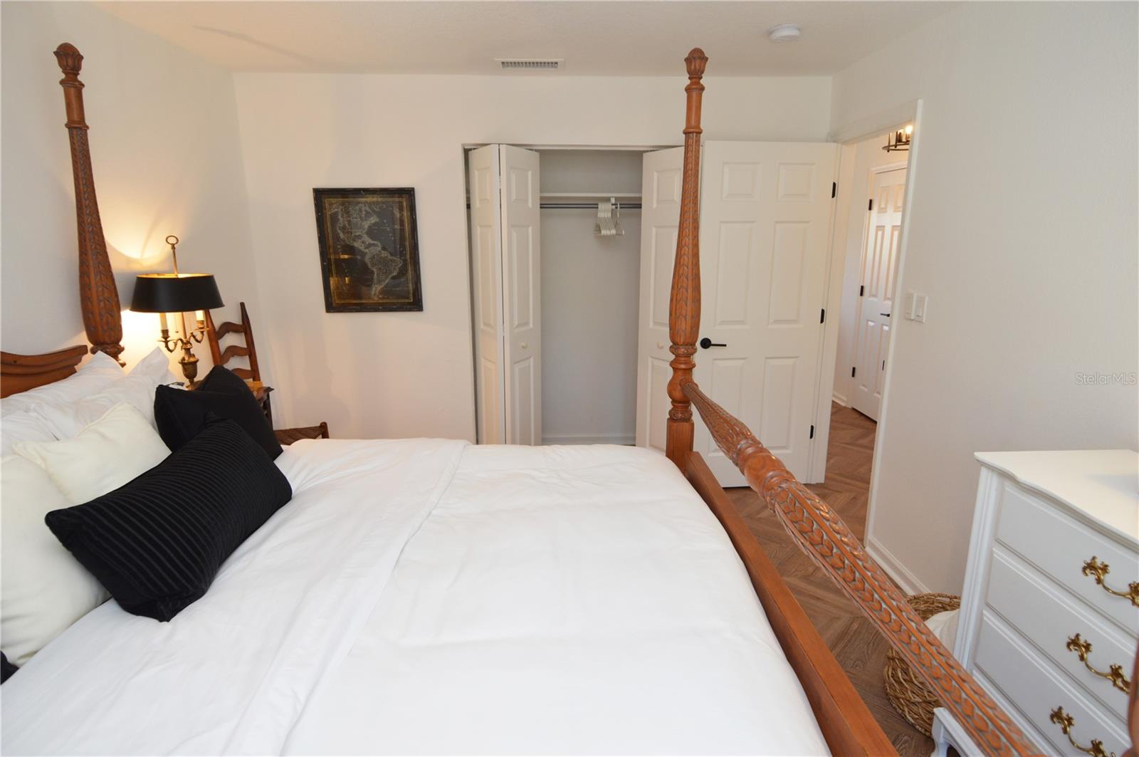 Image 27 of 100 For 5048 Beach Drive Se F