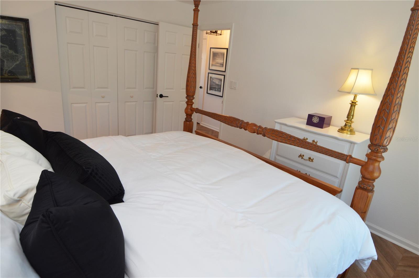 Image 28 of 100 For 5048 Beach Drive Se F