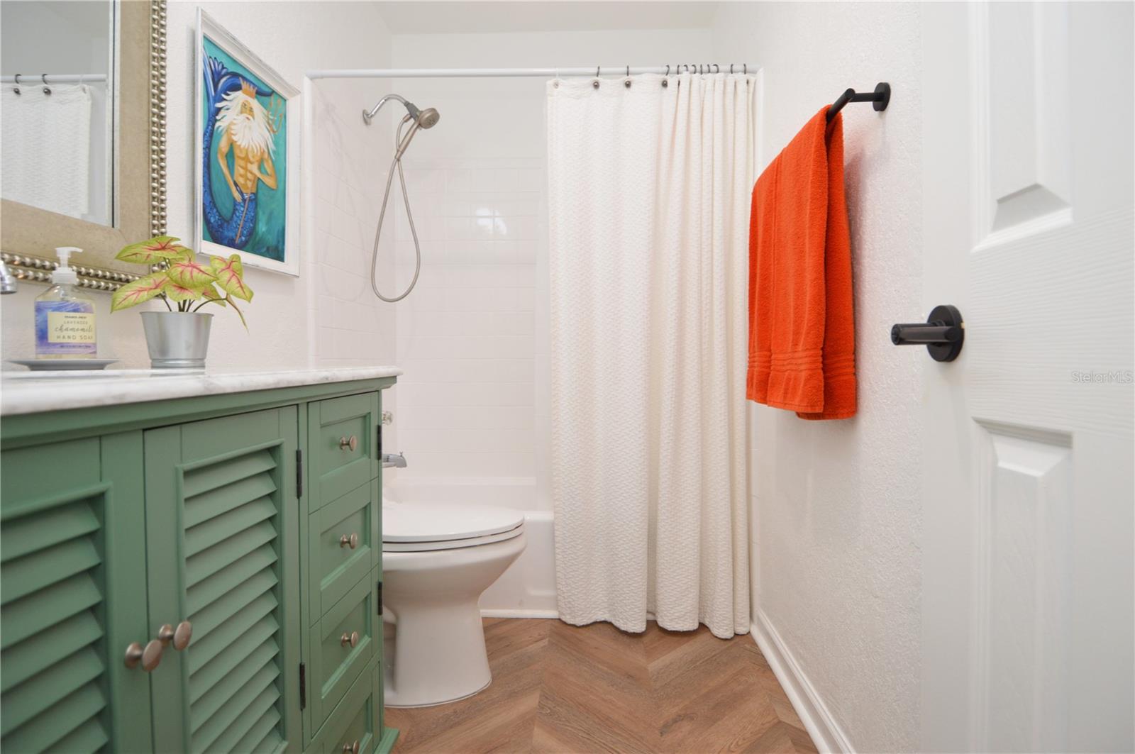 Image 32 of 100 For 5048 Beach Drive Se F