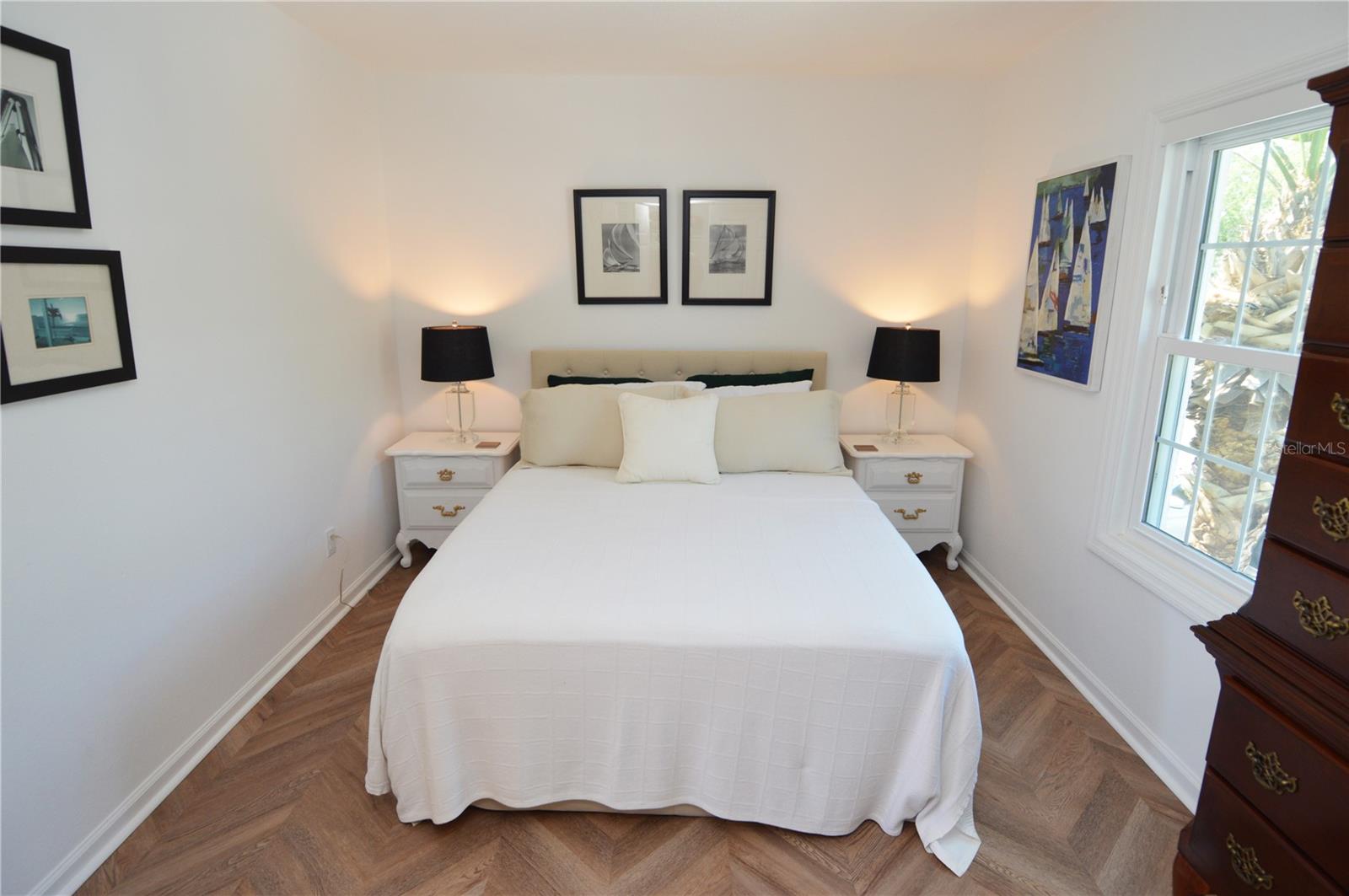 Image 36 of 100 For 5048 Beach Drive Se F