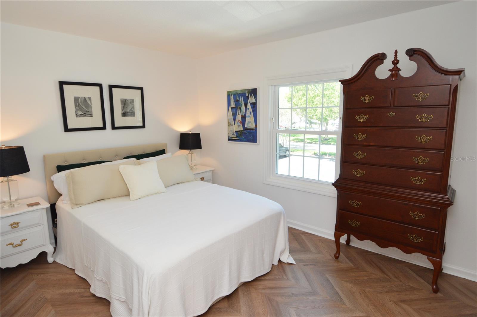 Image 37 of 100 For 5048 Beach Drive Se F