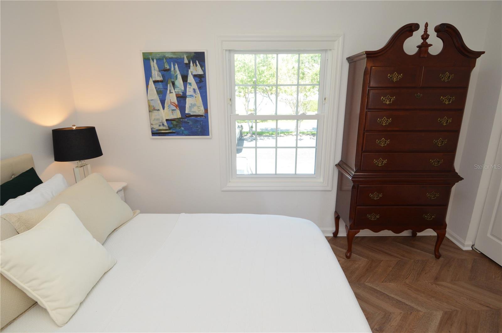 Image 38 of 100 For 5048 Beach Drive Se F