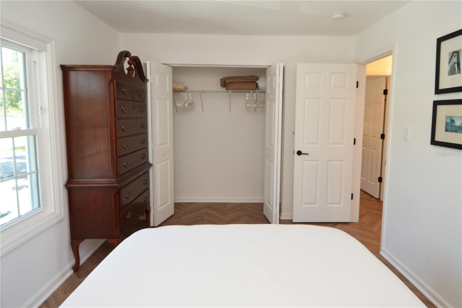 Image 40 of 100 For 5048 Beach Drive Se F