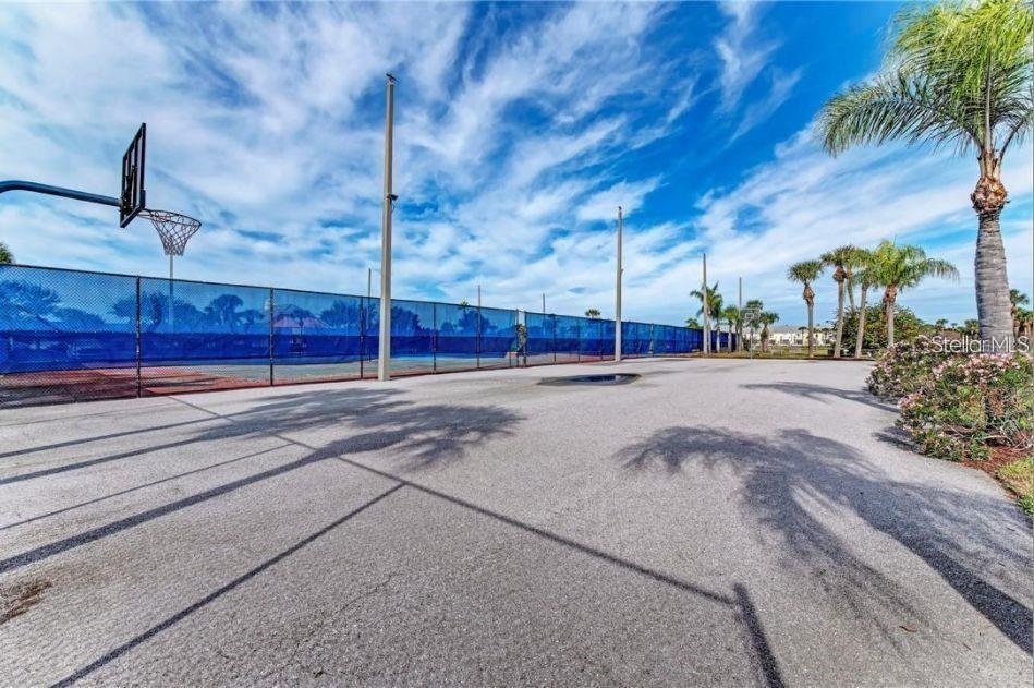 Image 92 of 100 For 5048 Beach Drive Se F