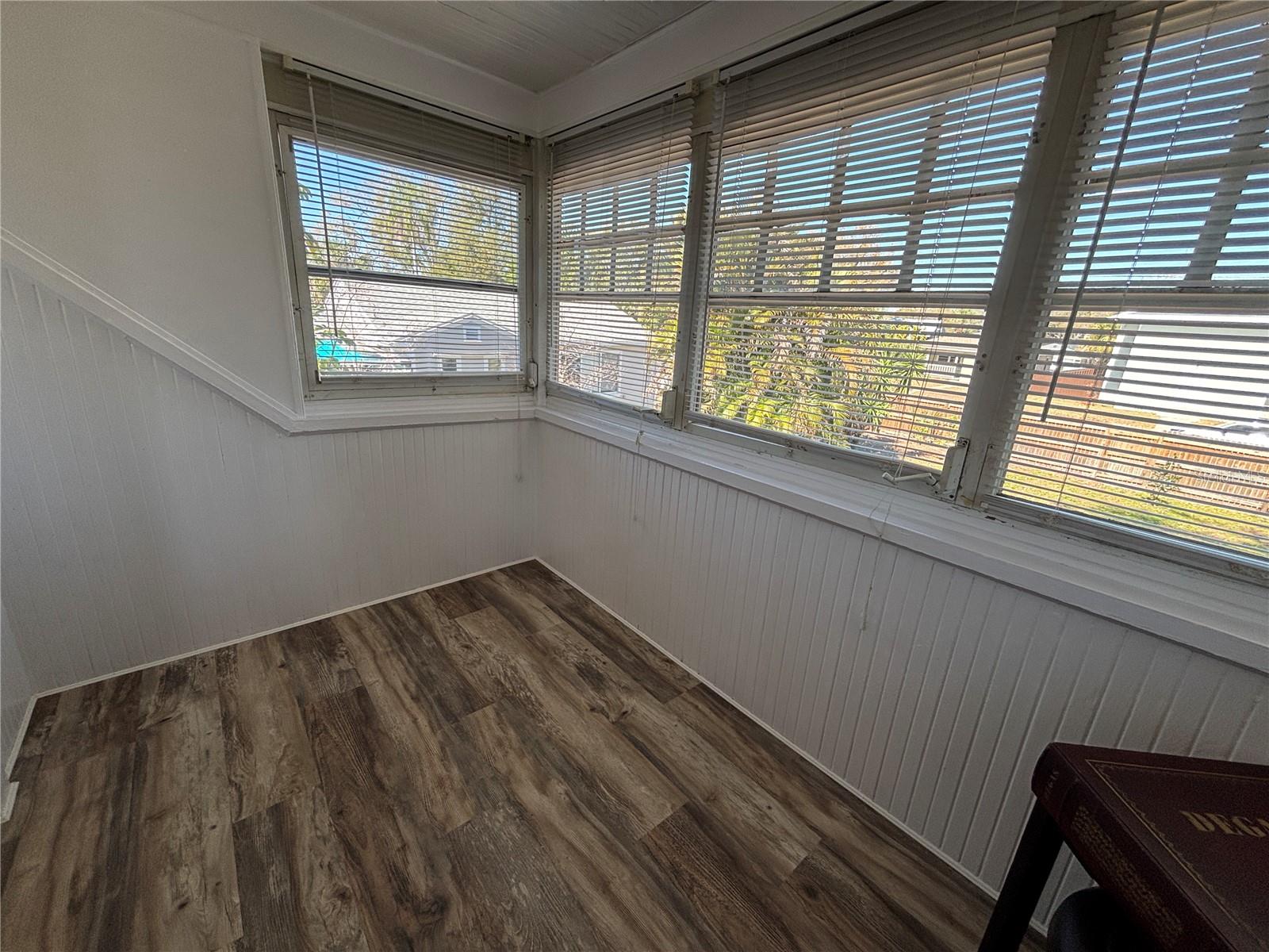 Image 14 of 24 For 810 22nd Avenue N 2