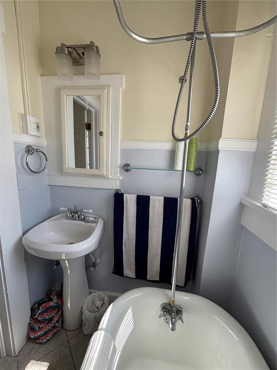 Image 18 of 24 For 810 22nd Avenue N 2