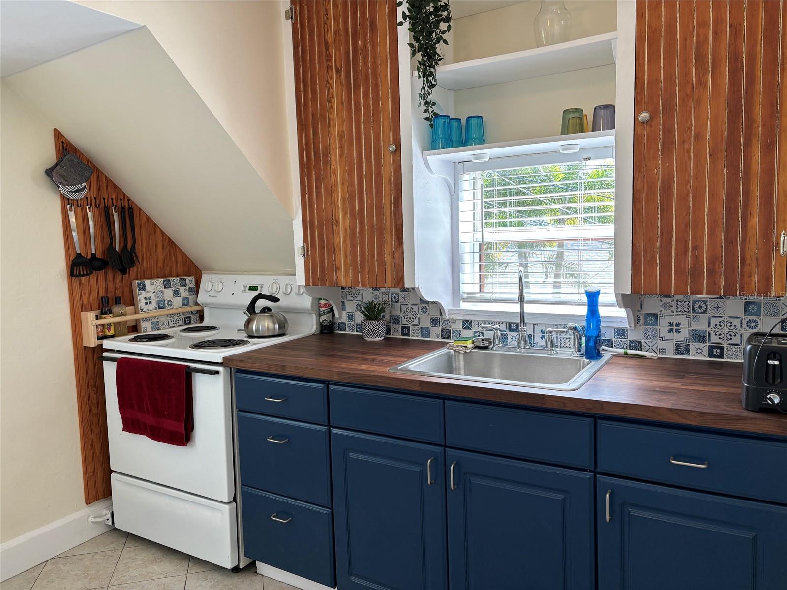 Image 3 of 24 For 810 22nd Avenue N 2