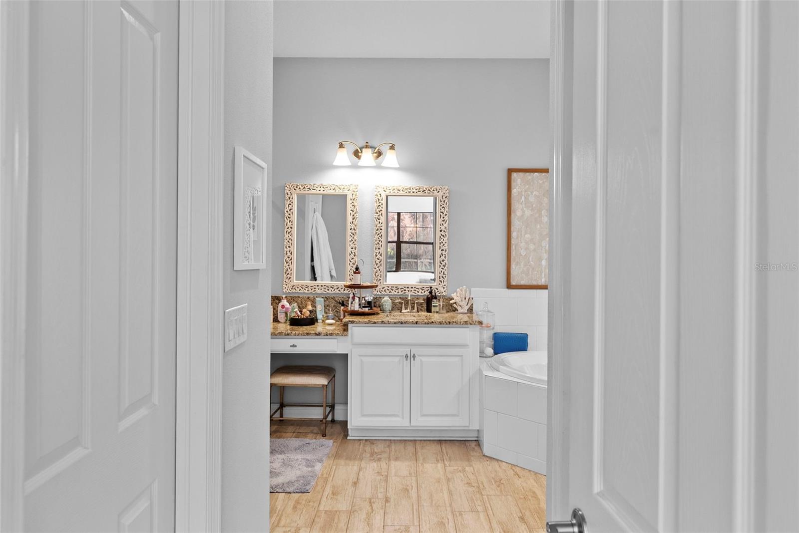 Image 34 of 60 For 1001 Sonesta Avenue