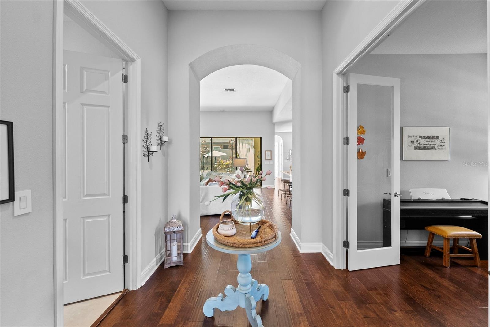 Image 6 of 60 For 1001 Sonesta Avenue