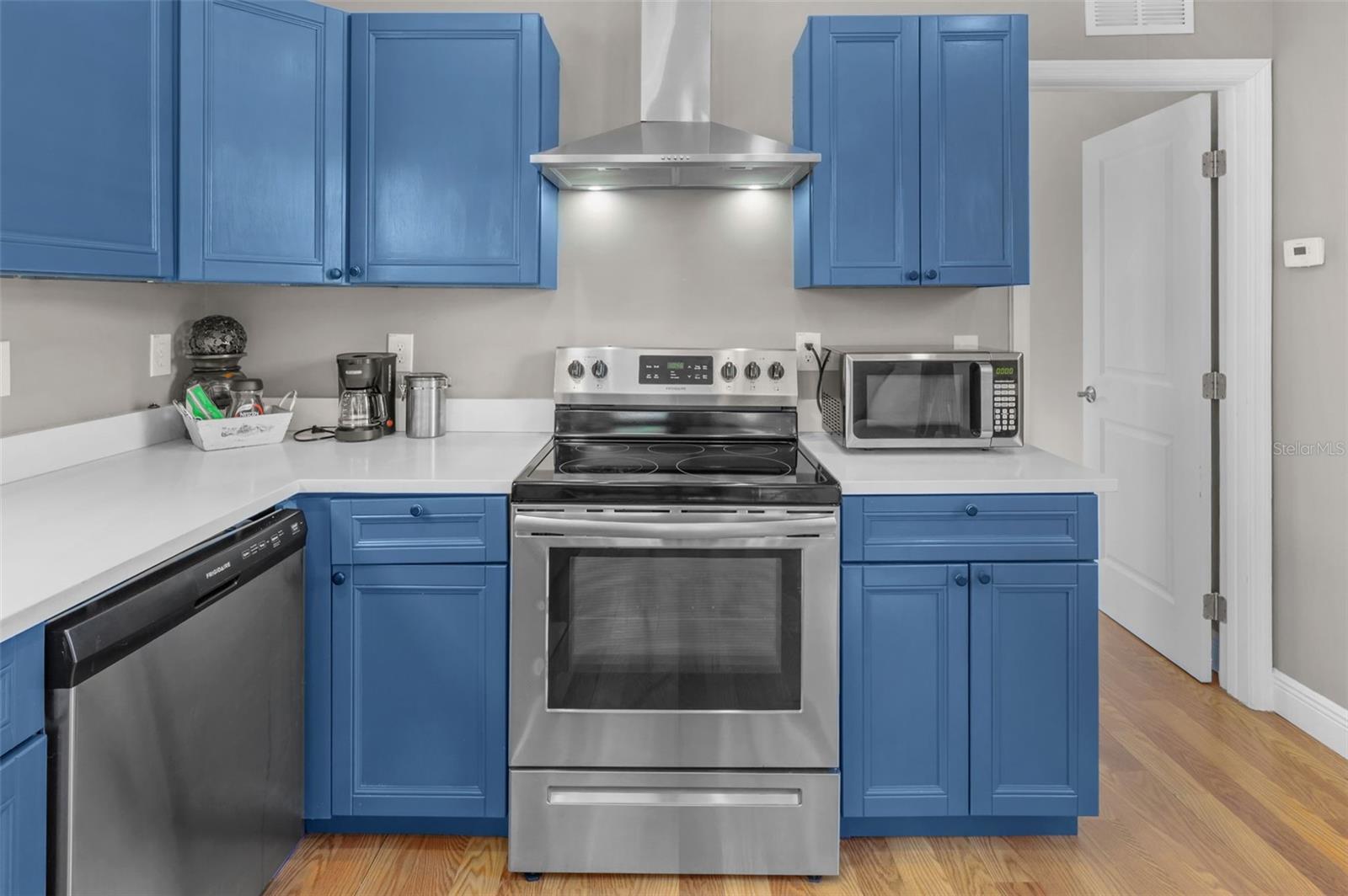 Listing photo id 8 for 2703 15th Avenue