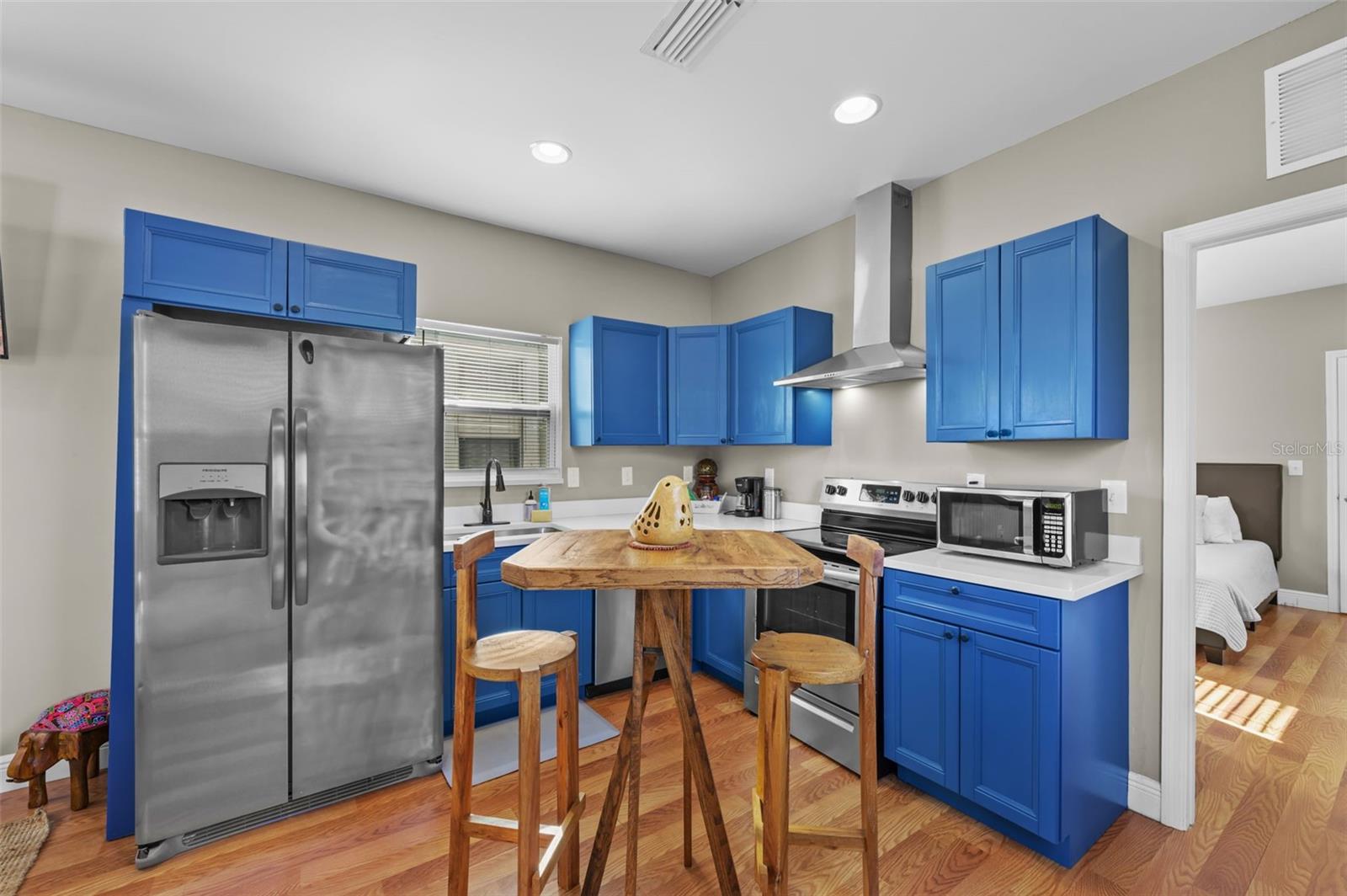 Listing photo id 9 for 2703 15th Avenue