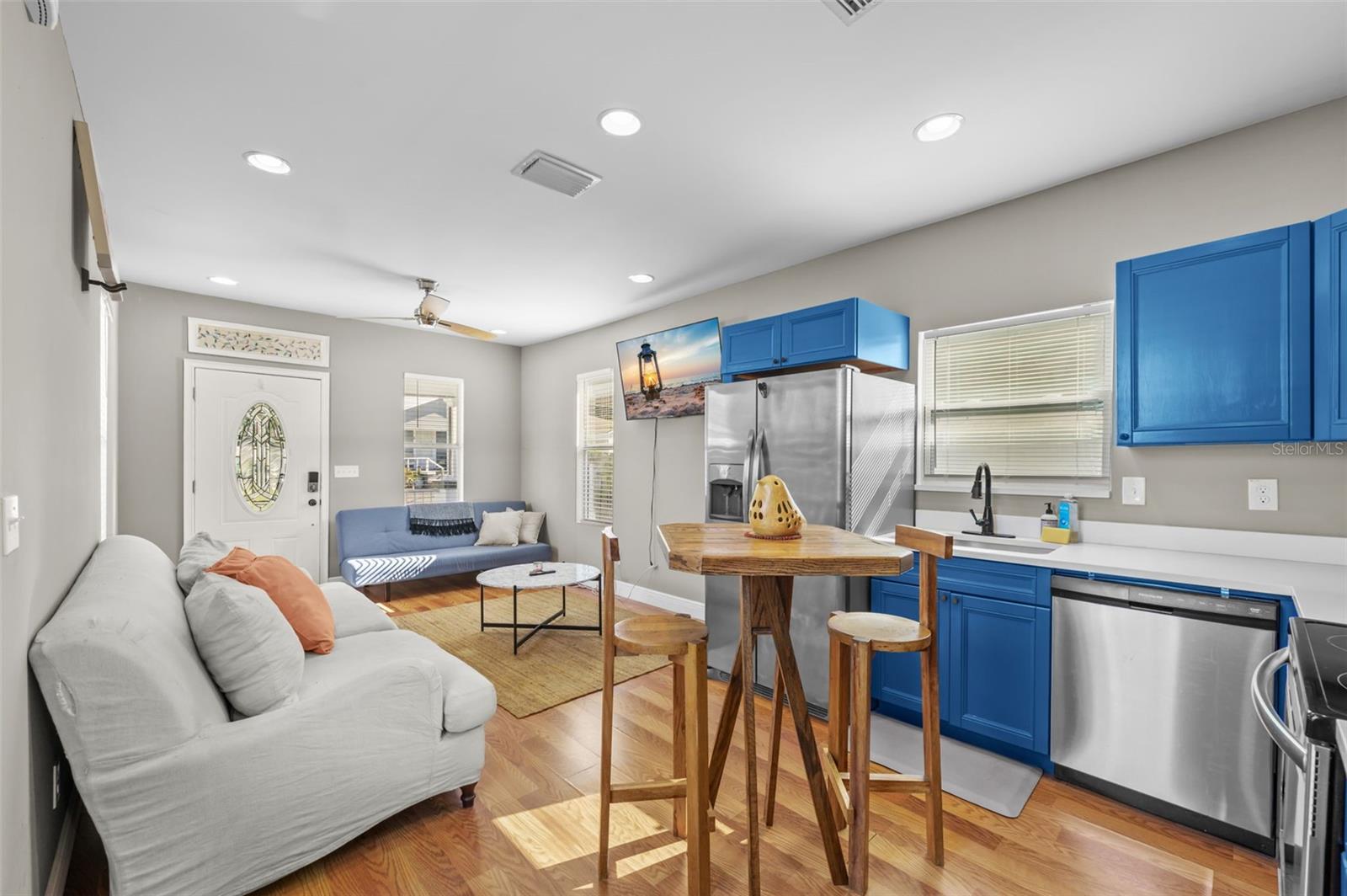 Listing photo id 12 for 2703 15th Avenue