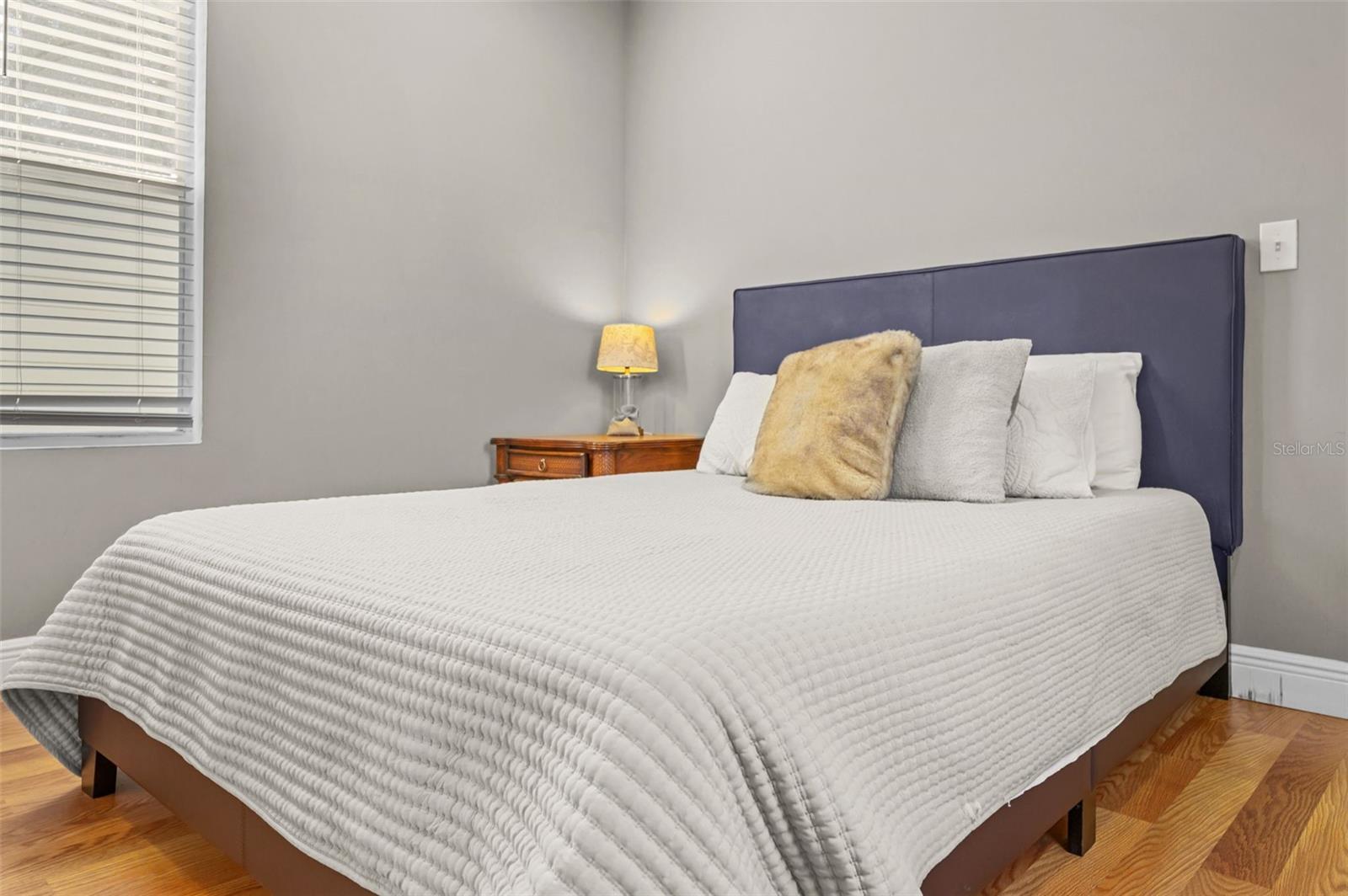 Listing photo id 16 for 2703 15th Avenue