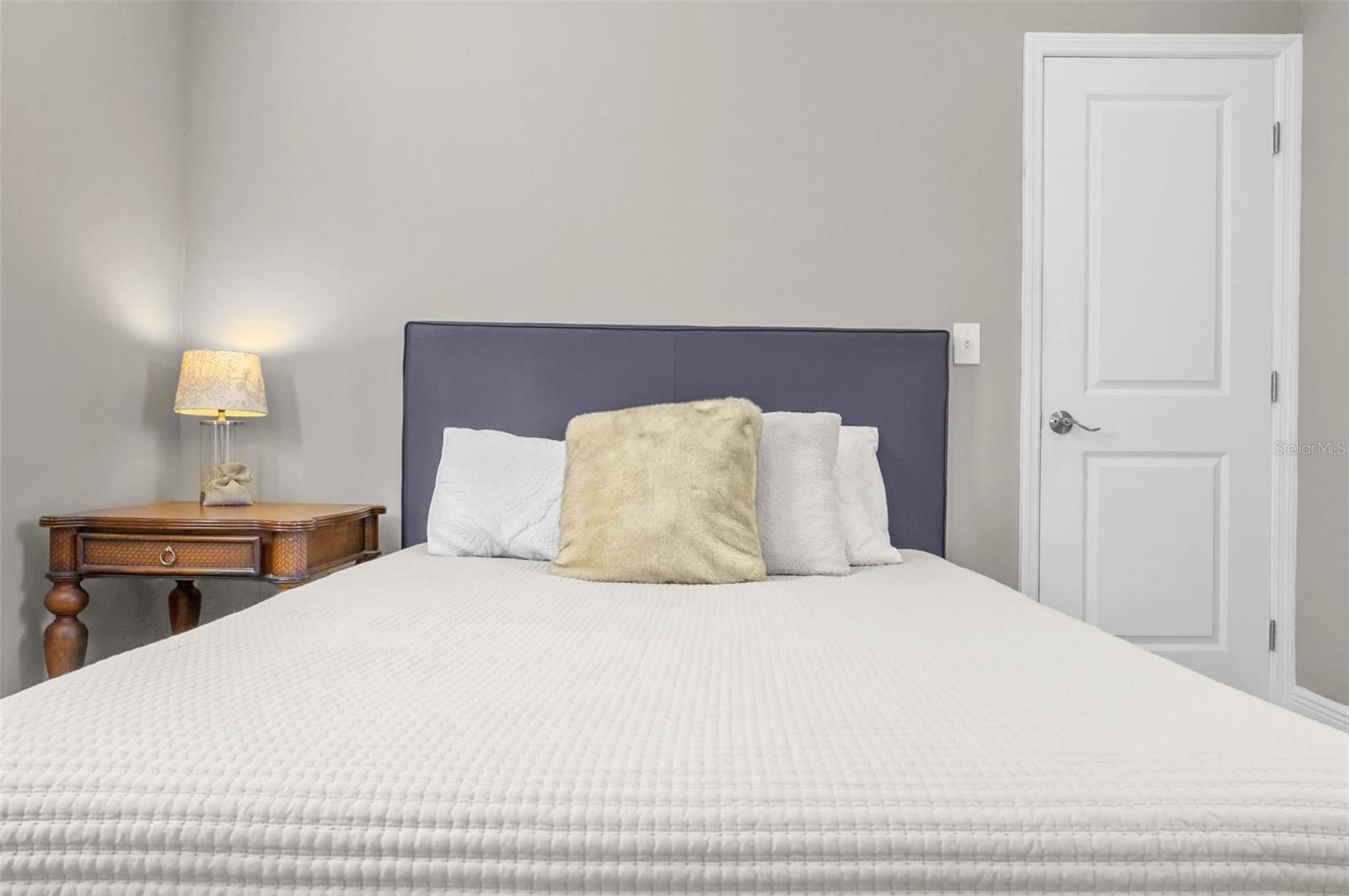 Listing photo id 17 for 2703 15th Avenue