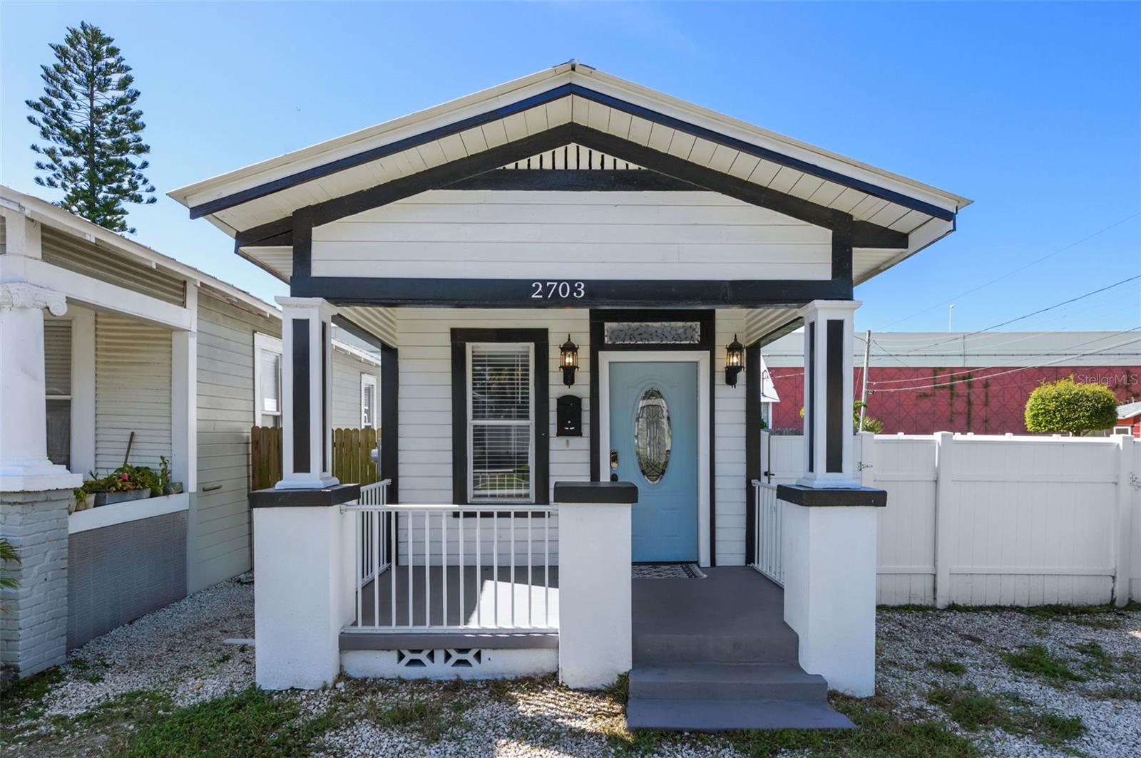 Listing photo id 0 for 2703 15th Avenue