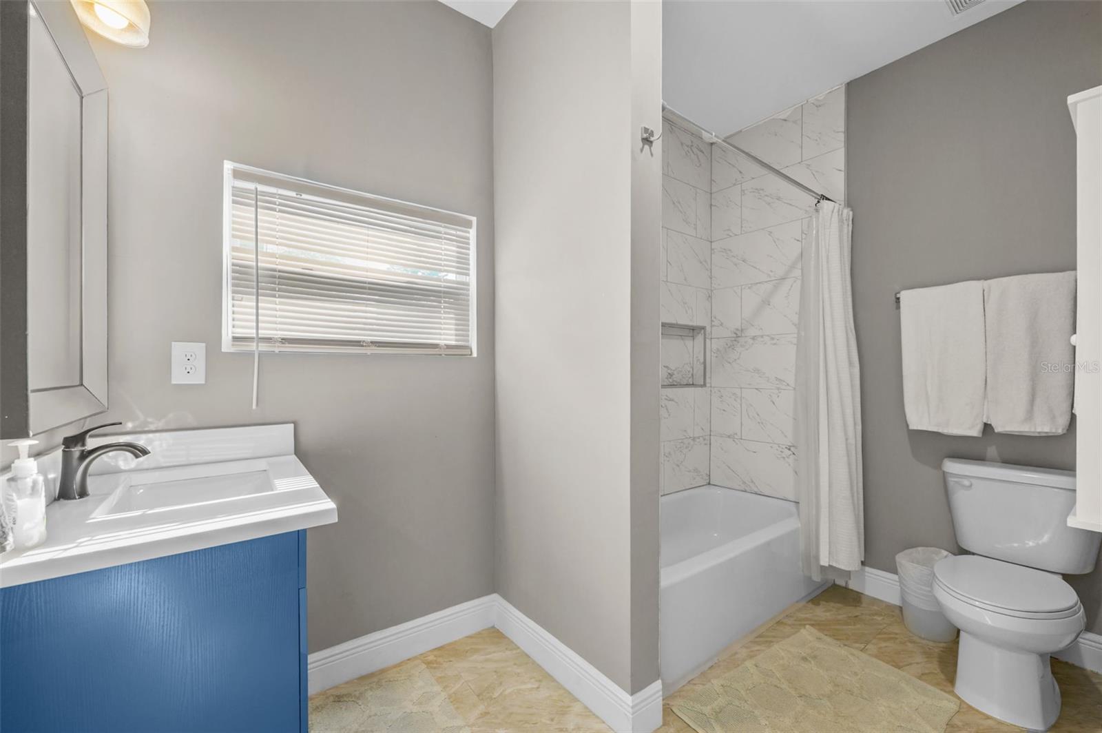 Listing photo id 18 for 2703 15th Avenue