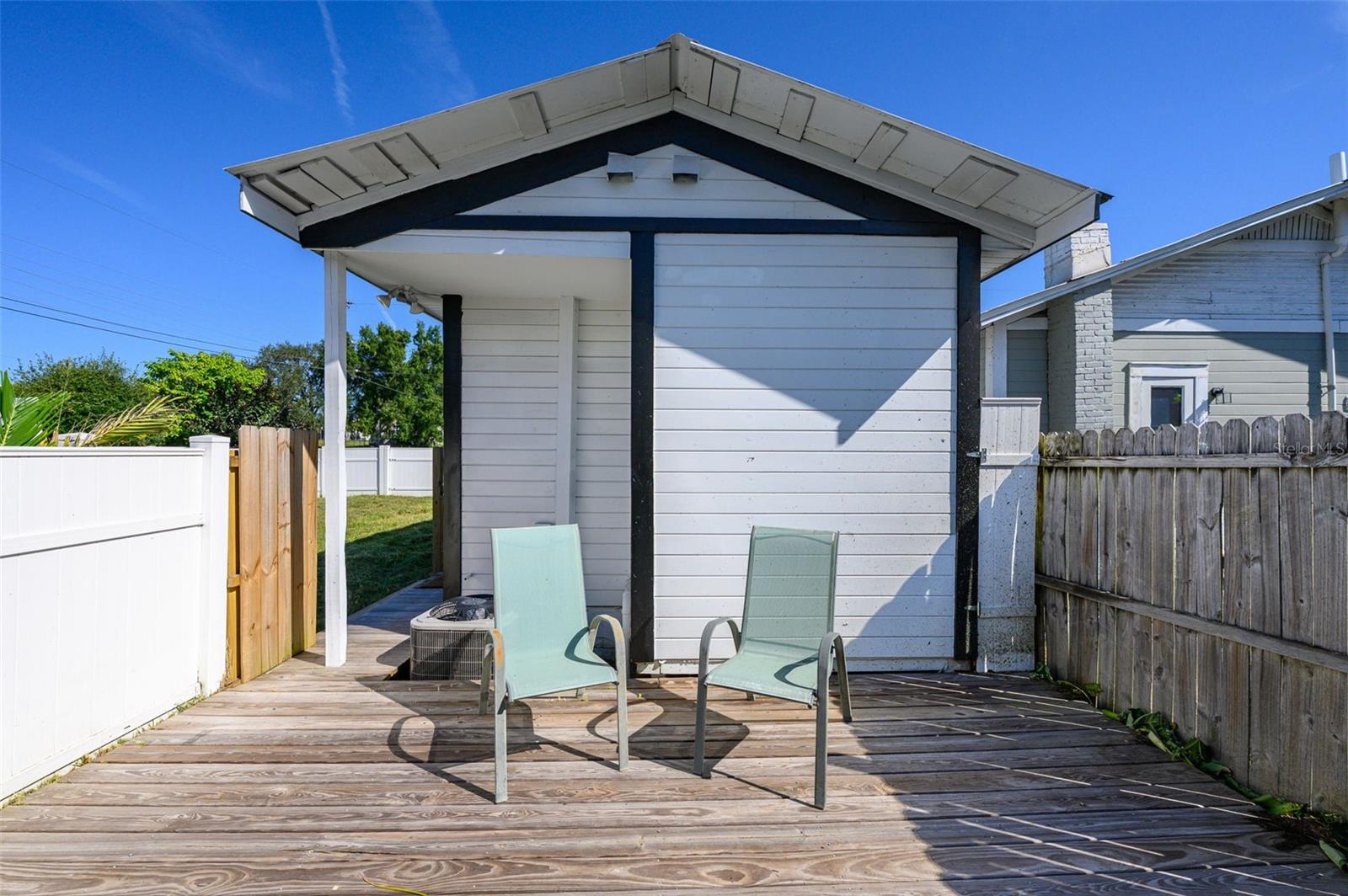 Listing photo id 21 for 2703 15th Avenue