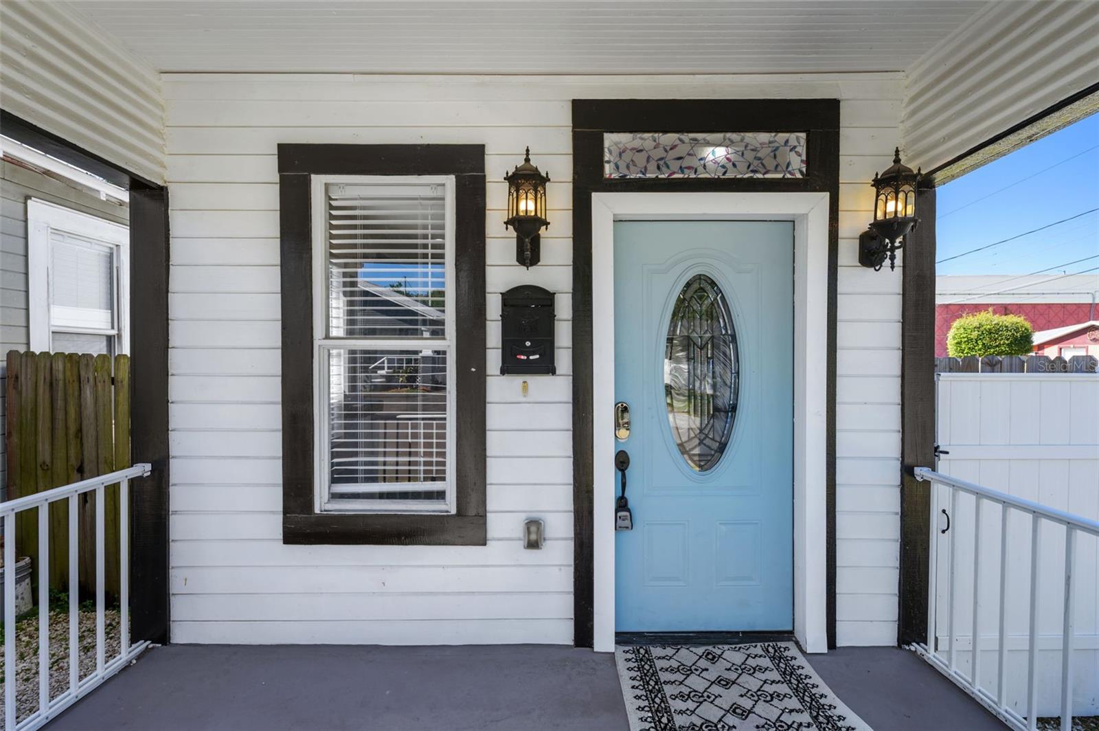 Listing photo id 1 for 2703 15th Avenue