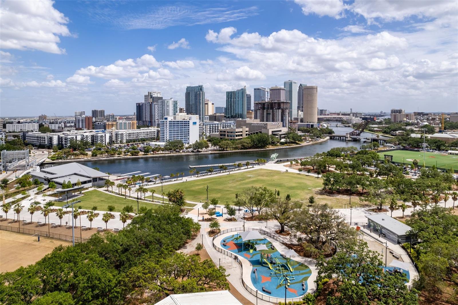 Listing photo id 31 for 2703 15th Avenue