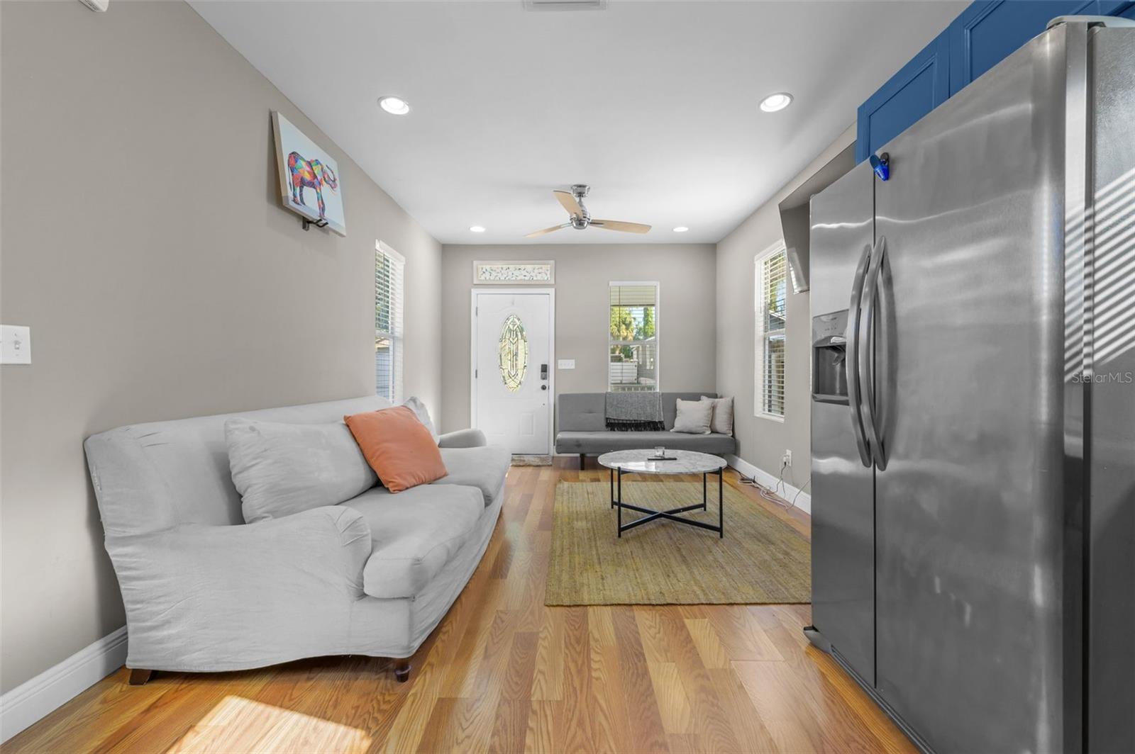 Listing photo id 3 for 2703 15th Avenue