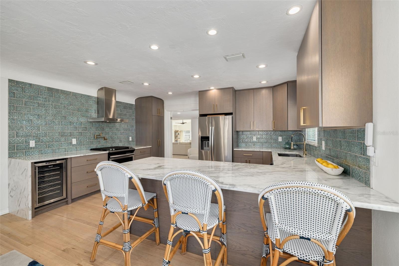 Image 10 of 39 For 240 24th Avenue N