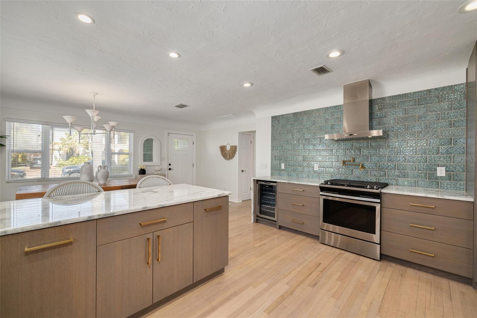 Image 11 of 39 For 240 24th Avenue N