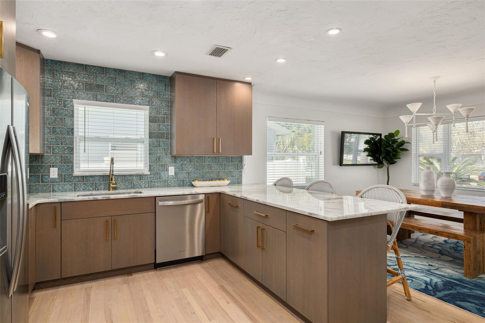 Image 12 of 39 For 240 24th Avenue N