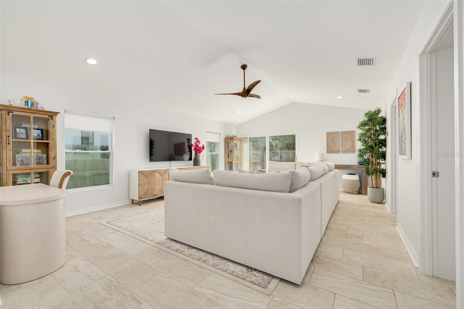 Image 13 of 39 For 240 24th Avenue N