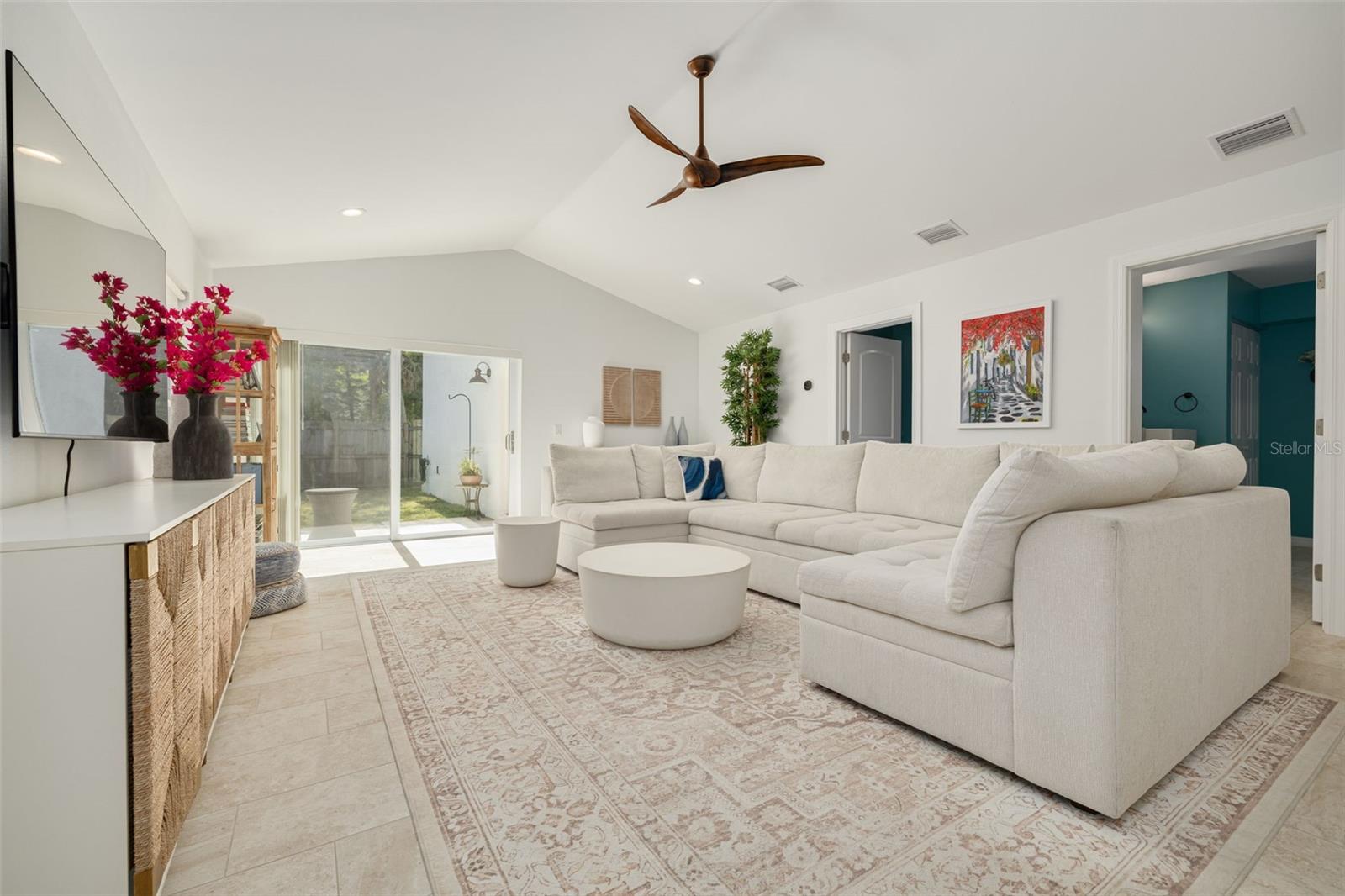 Image 14 of 39 For 240 24th Avenue N