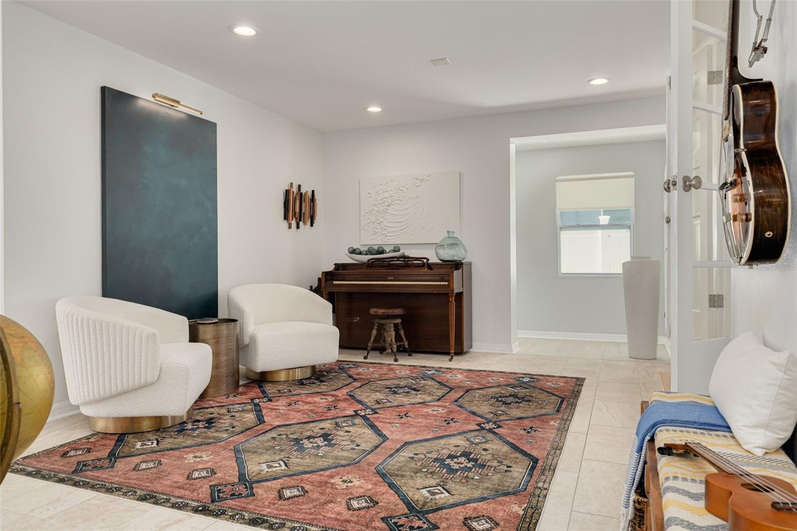 Image 20 of 39 For 240 24th Avenue N