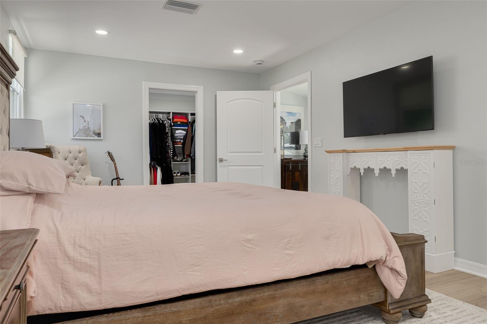 Image 22 of 39 For 240 24th Avenue N