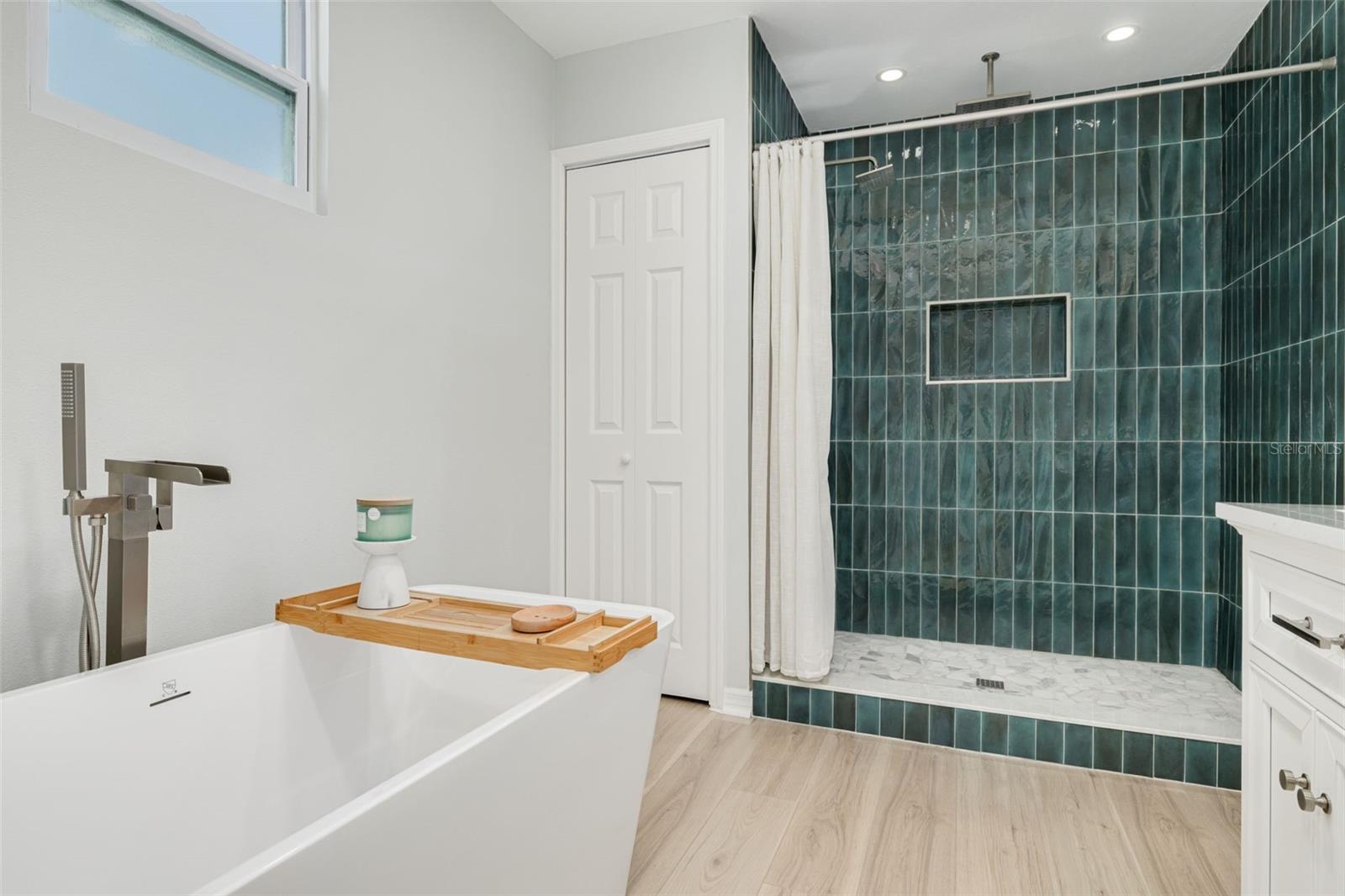 Image 25 of 39 For 240 24th Avenue N