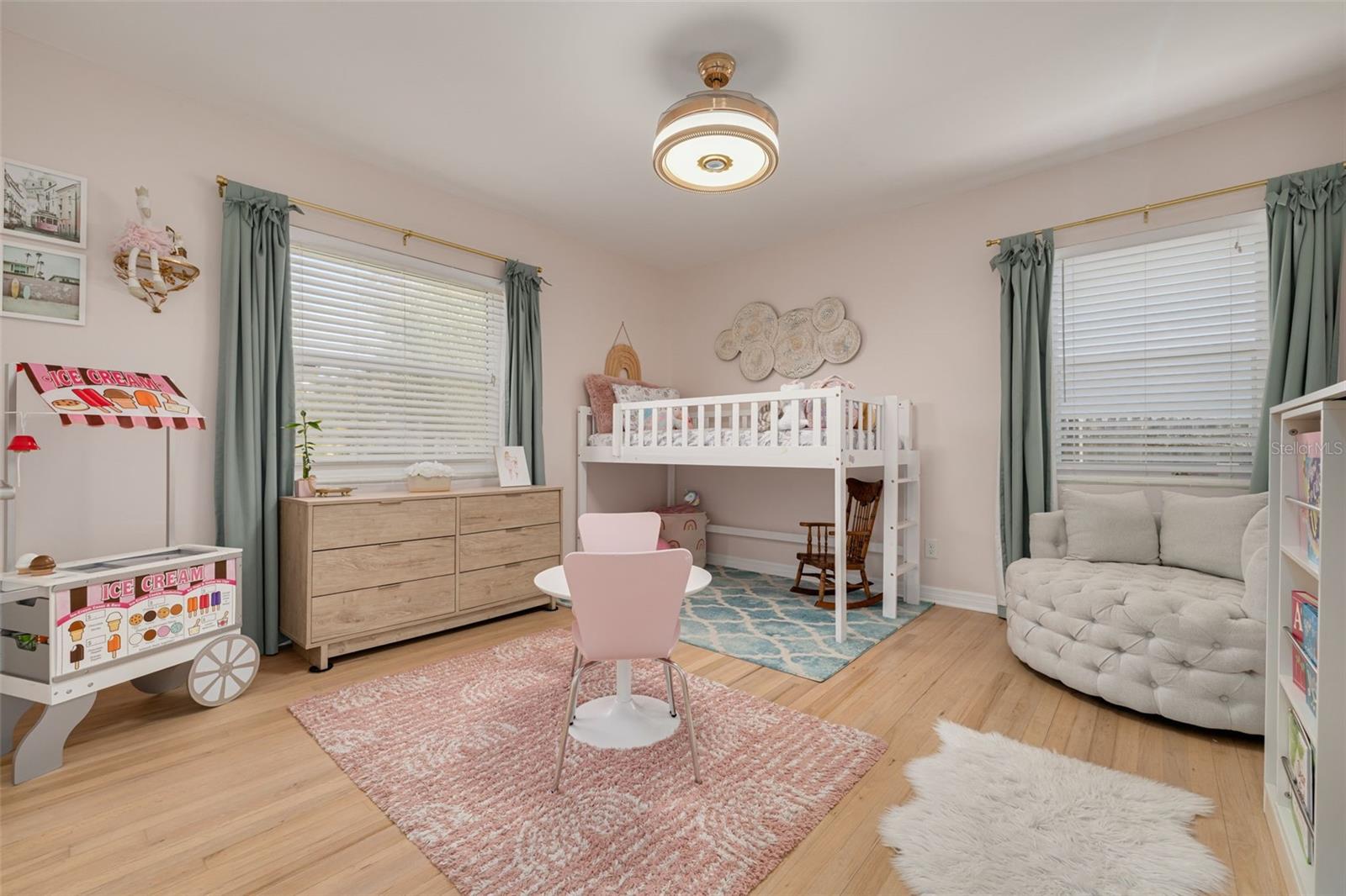 Image 27 of 39 For 240 24th Avenue N