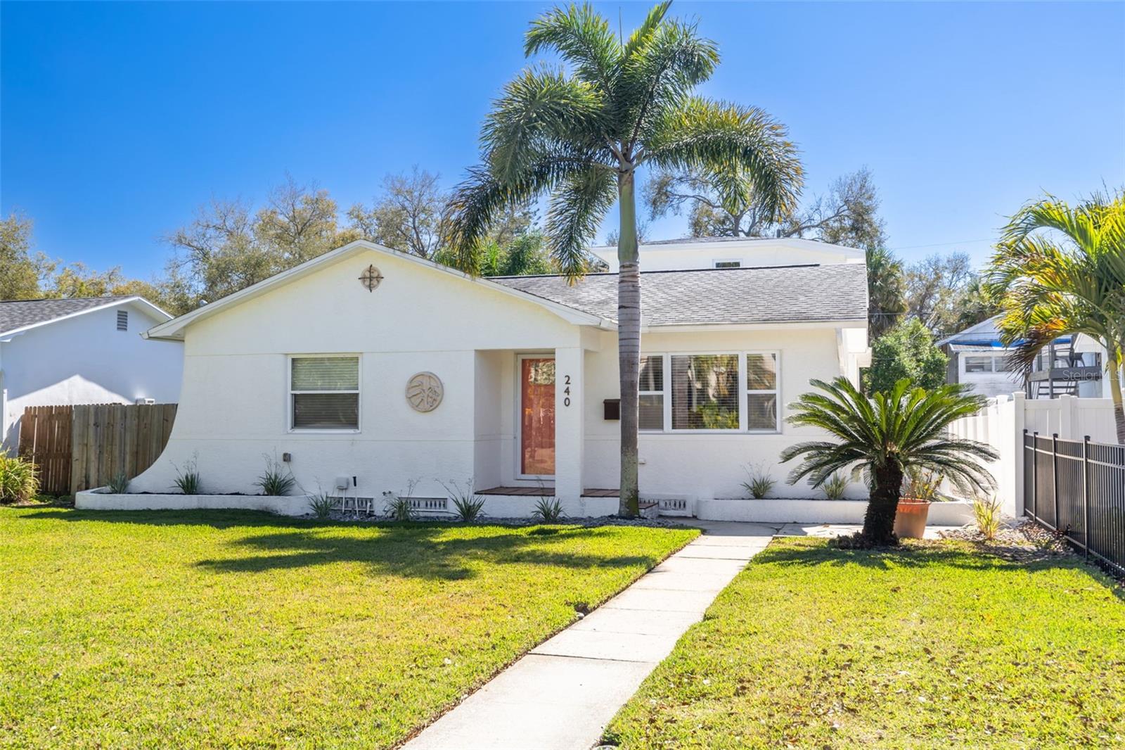 Image 3 of 39 For 240 24th Avenue N