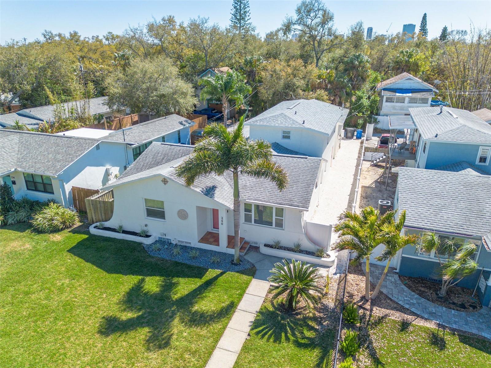 Image 5 of 39 For 240 24th Avenue N