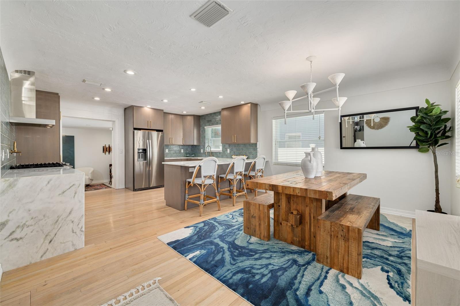 Image 7 of 39 For 240 24th Avenue N