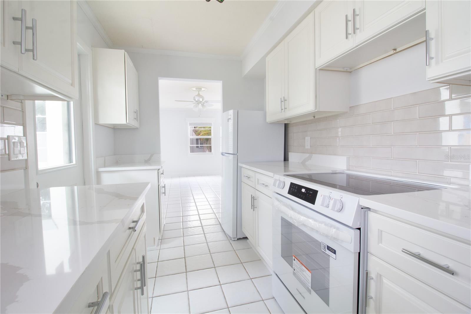 Image 11 of 22 For 6960 A Sunset Drive S 1c