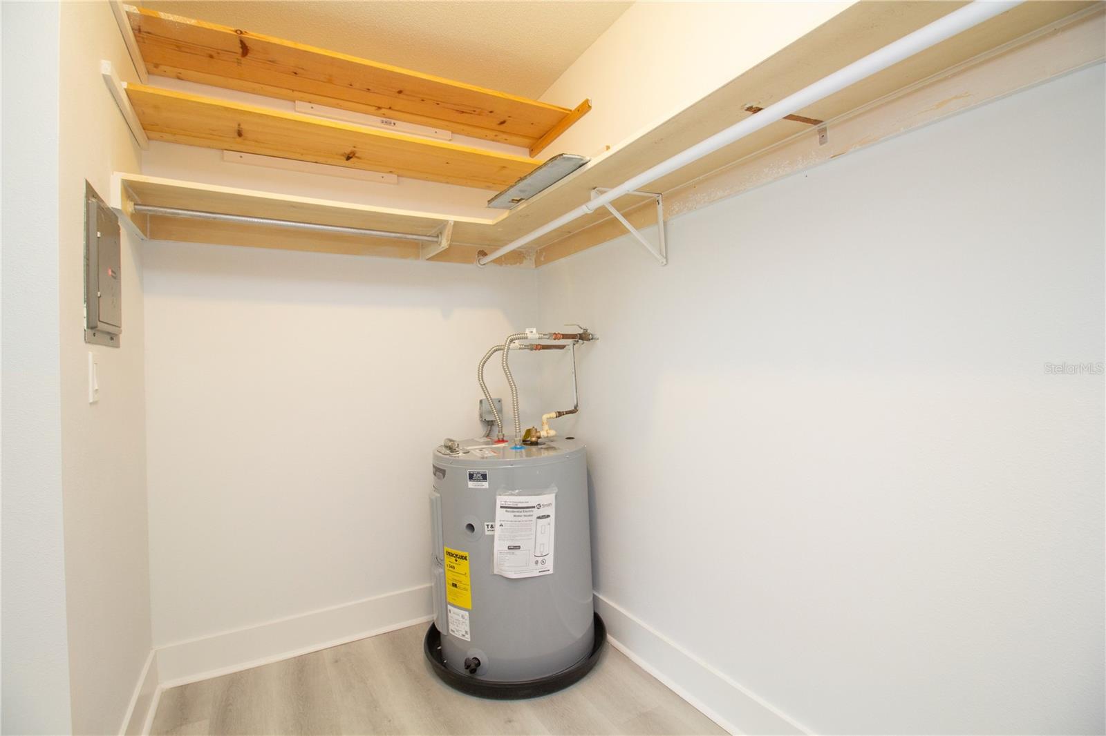 Image 15 of 22 For 6960 A Sunset Drive S 1c