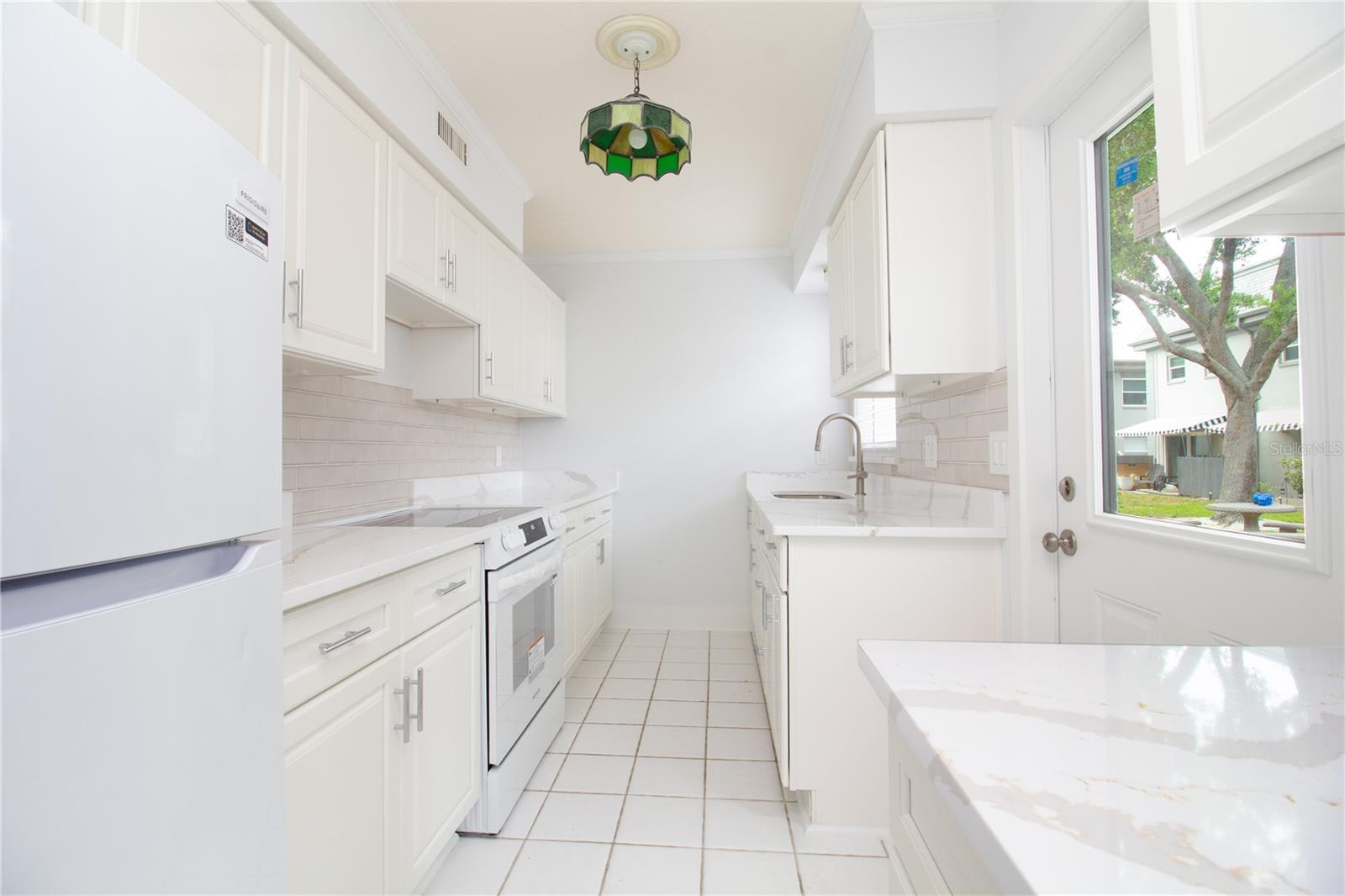 Image 8 of 22 For 6960 A Sunset Drive S 1c