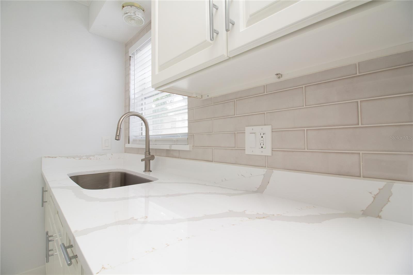 Image 9 of 22 For 6960 A Sunset Drive S 1c